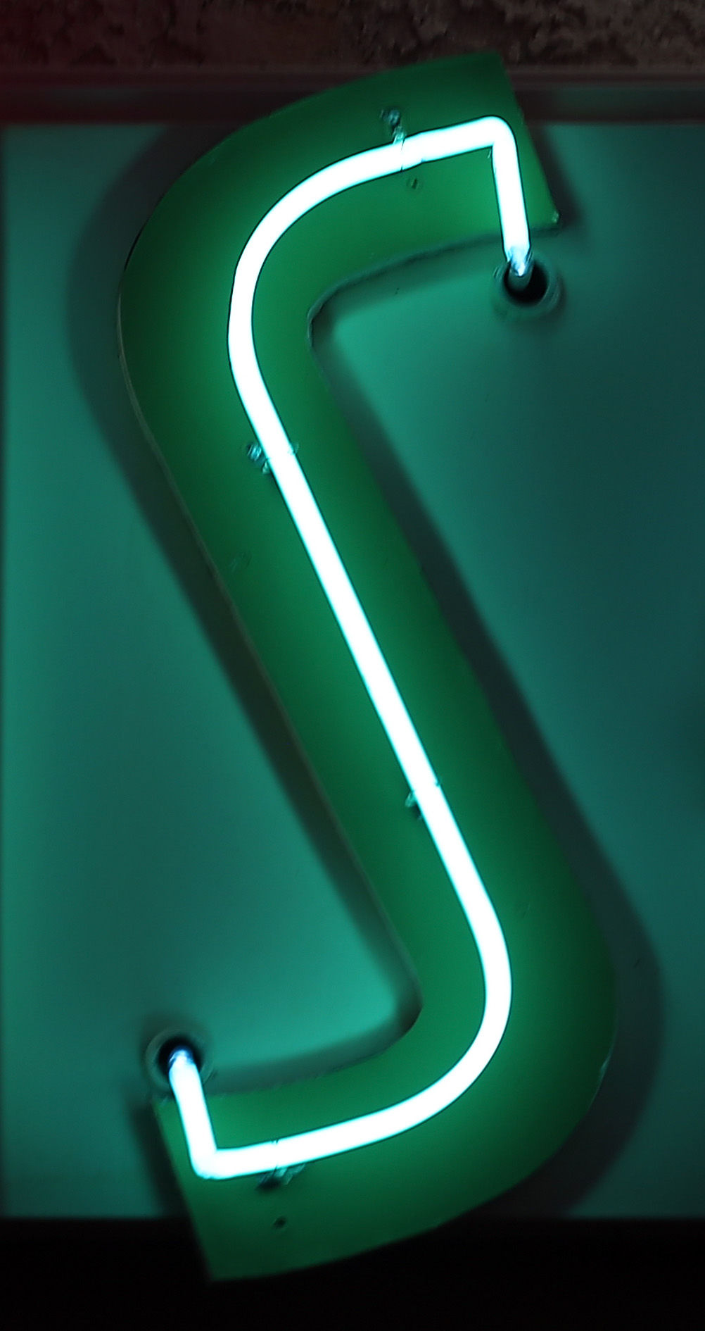 Neon clue No. 28
